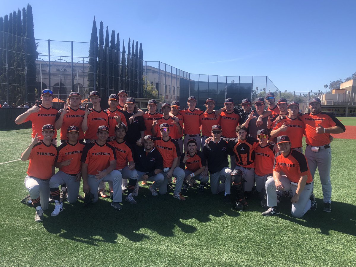 💣’ from Bass &amp; Kon, four scoreless from Clerici and the return of the 🦈! 17-4 Good Guys! #RollPios