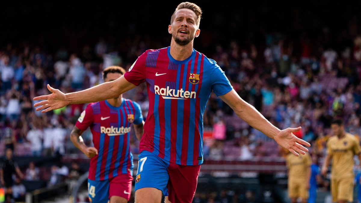 nestoranez's tweet photo. Y meten al mejor delantero del mundo... Don Luuk DeJong
@FCBarcelona_es @CarmeBarcelo @quimdomenech https://t.co/t3YMG5AmkQ