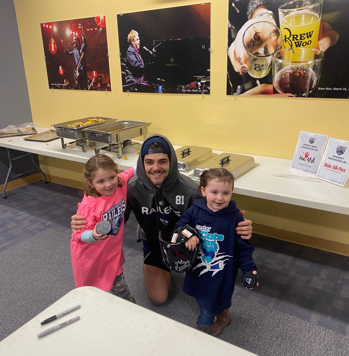 PaulHarrisJr10's tweet image. Winning games and making memories of a lifetime for the kids! @RailersHC @ECHL 

@anthonyrepaci_ @rolsson17 @Liam_Coughlin7 @Chris_Ordoobadi