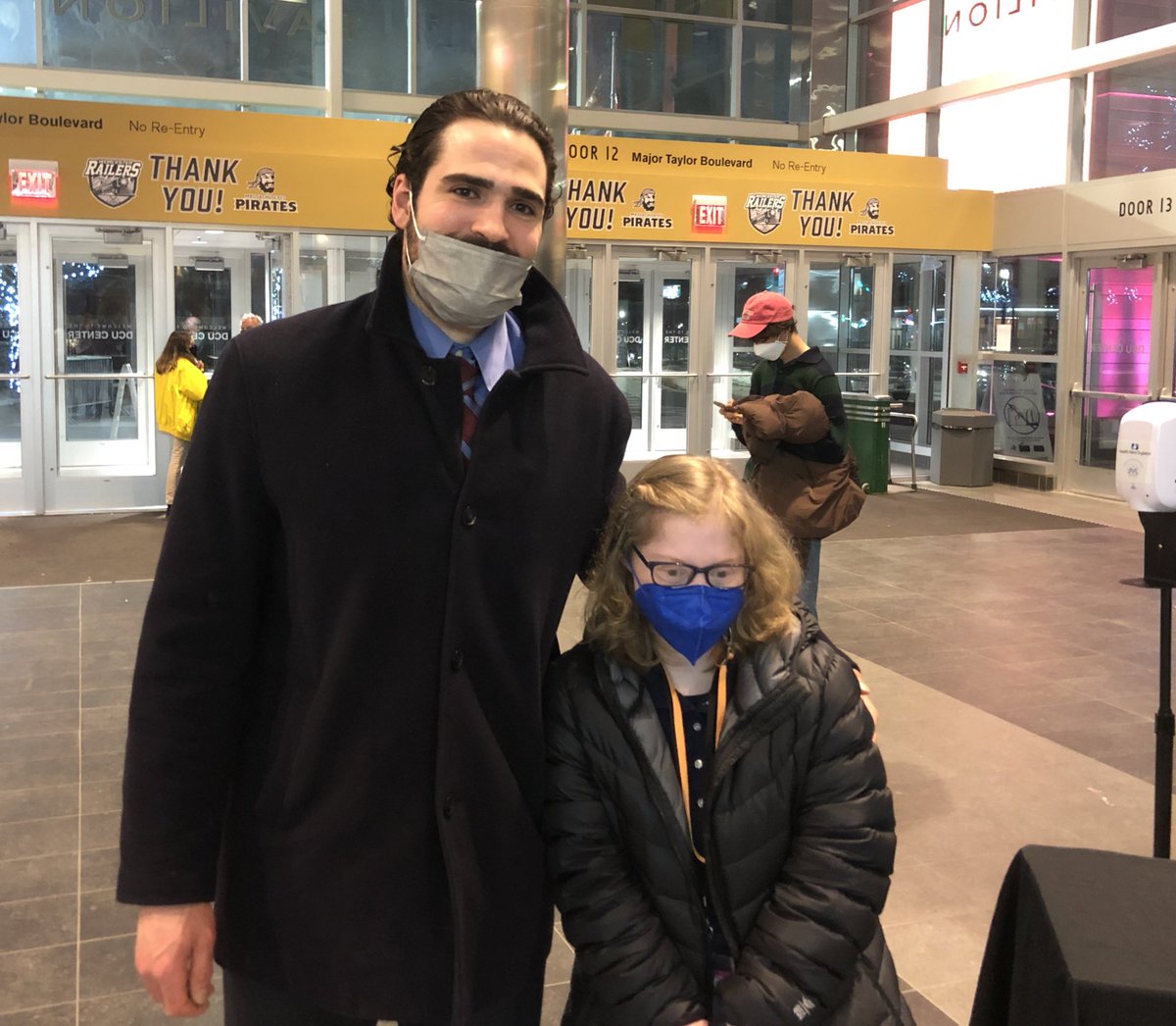 PaulHarrisJr10's tweet image. Winning games and making memories of a lifetime for the kids! @RailersHC @ECHL 

@anthonyrepaci_ @rolsson17 @Liam_Coughlin7 @Chris_Ordoobadi