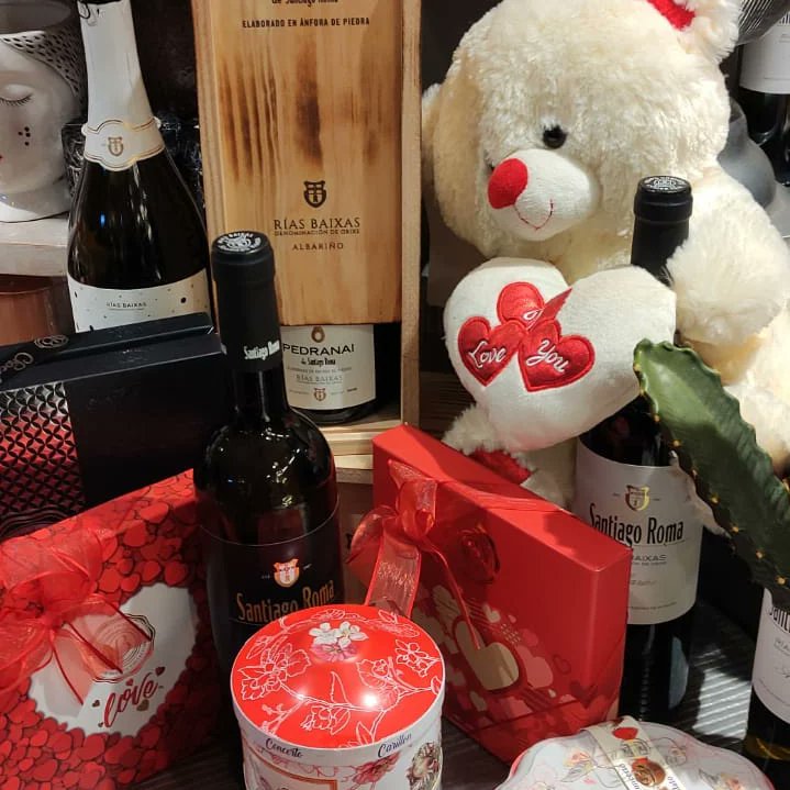 BodegaRoma's tweet photo. Por San Valentín el vino y la flor unen el amor !! No perdáis la oportunidad de todos estos detalles con nuestros vinos en Decoflor. Gracias a María José, gran persona y profesional ( Caldas de Reyes - Pontevedra - España). Abrazos con mucho cariño de Santiago Roma y Familia. https://t.co/WLiTRQo0Yl
