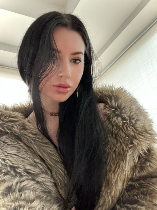 On cam, taking what&rsquo;s mine 💋💰❤️ https://t.co/ojhoQuJdai