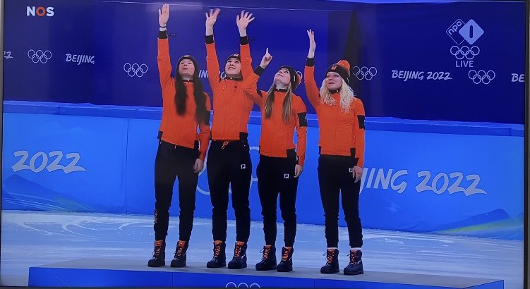 EmooPeters's tweet image. De waarde van sport in een beeld gevangen. De verhalen in de sport achter prestaties maken het bijzonder. #voorLara #shortrack #Olympics