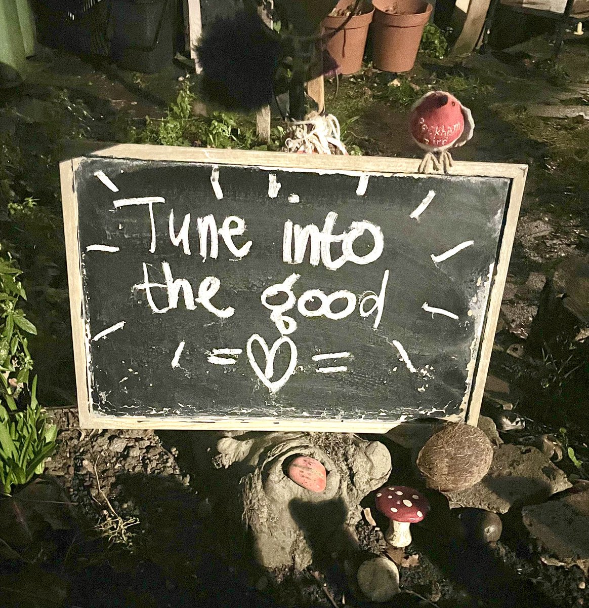 peckhambird's tweet photo. #tuneinto #thegood #beyou #kindness #wishing #everyone #light #love #laughter and #joy in your dear #hearts 🌈❤️ https://t.co/3JcxJcCznD