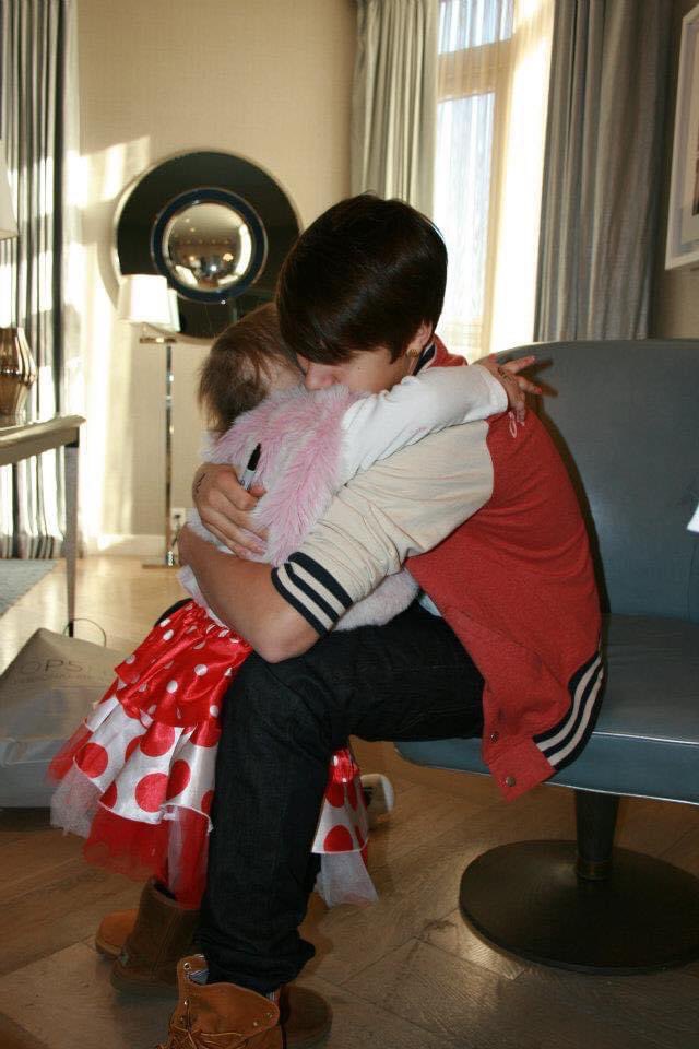 Avalanna's tweet photo. @justinbieber Although ten years had passed since that first fateful meeting, the memories that these photos
evoke are so bittersweet 💜💛💔. 
We miss you more than life Avalanna, 💜 Mummy, Daddy &amp; Harrison xoxo https://t.co/DJWlEnPSAW