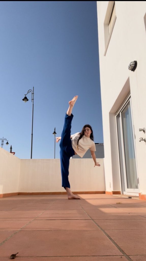 Exprimiendo al máximo los fines de semana! 💪🏼🤸🏽‍♀️
Nuestra cadete aprovechando para mejorar las dificultades corporales 😍