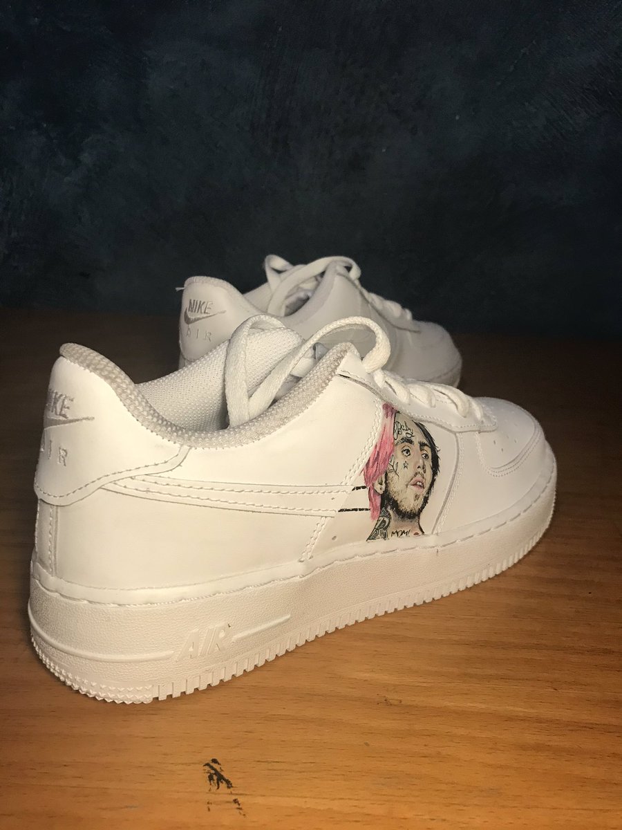Goathliath's tweet photo. Custom AF1 - Lil Peep
#custom #customshoes #NFTartist #lilpeep #NFTCommmunity #painting https://t.co/DukXVc6h97