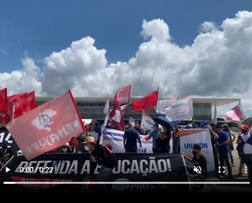 RanieriRonconi's tweet photo. #ReajusteJaServidores quem não luta pelos seus direitos não é digna deles https://t.co/Pwy8WhMGdc