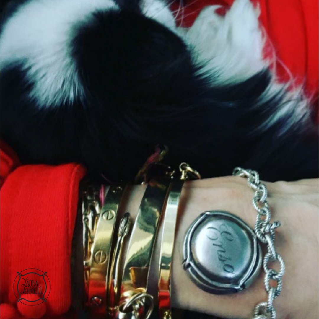 LauraLobdell's tweet image. Wearing my heart on my sleeve.  Ok my wrist...I could also wear it around my neck ❤️

#puppylove #lauralobdell #champers #chinchin #heart