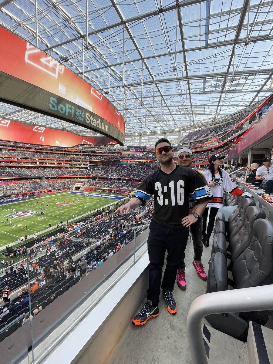 Jamie_iovine's tweet image. With pops and the fam at @SoFiStadium