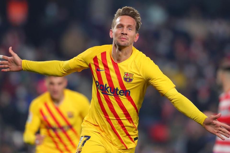 BadreddineSafs2's tweet photo. لوك دي يونغ يرفض تسليم الديربي لإسبانيول
Visca barca 🔵🔴🔵🔴🔵🔴
 #الدوري_الاسباني #برشلونه_اسبانيول https://t.co/rmRPCzsTBW