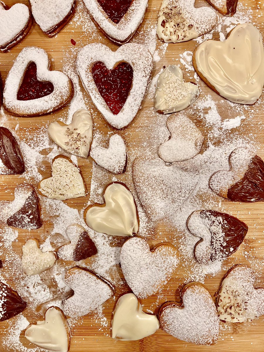 larabutteriss's tweet photo. Sharing a little bit more AMORE ❤️/AH-MOH-REH/ ❤️ my Valentines treats for the love of my life: my amazing children 🥰 #love #lovemadevisible #ValentinesDay2022 #amorevosibile #bringnonnaback grazie 🙏🏻 @RobertElms https://t.co/UUH1gltyuH