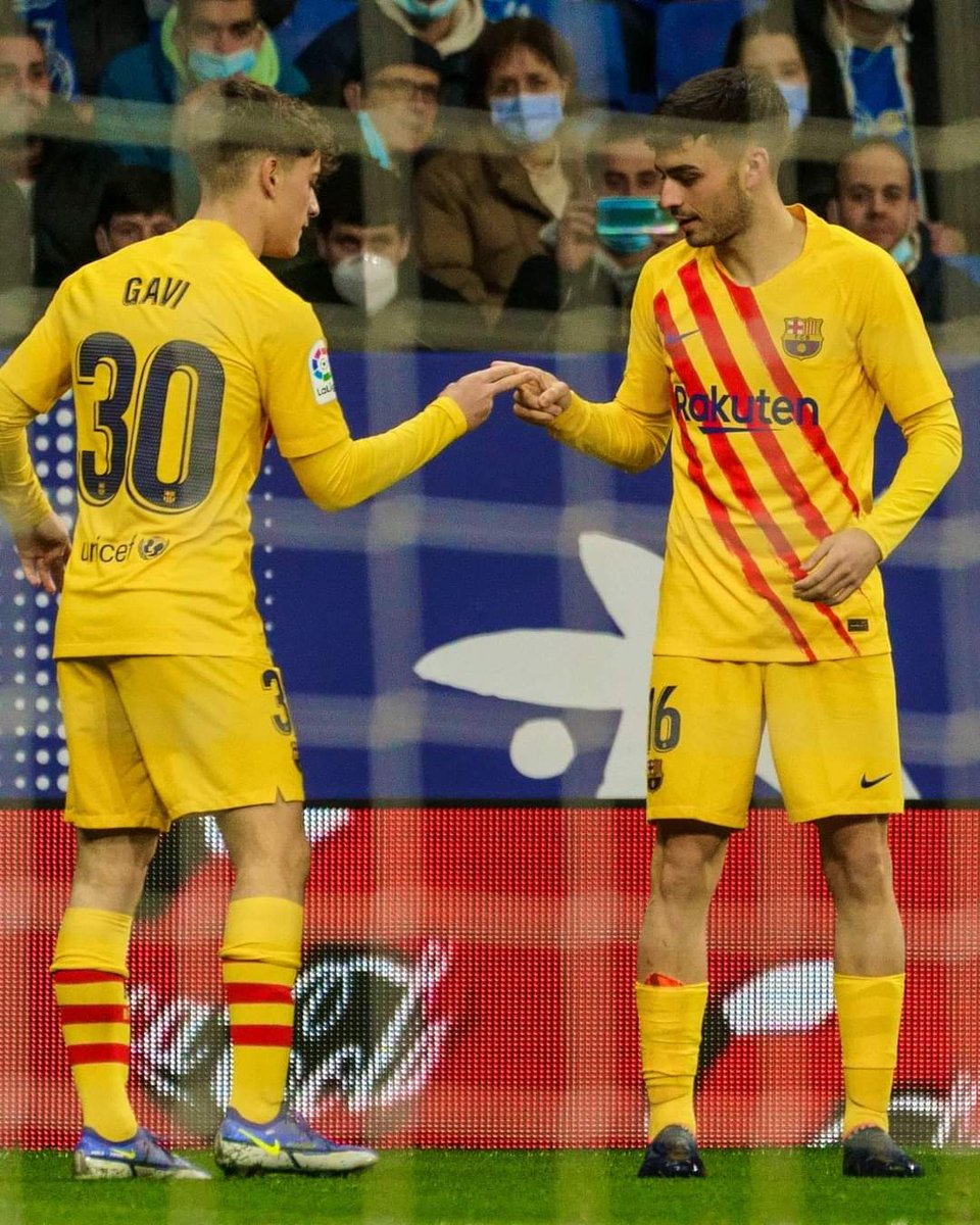BadreddineSafs2's tweet photo. لوك دي يونغ يرفض تسليم الديربي لإسبانيول
Visca barca 🔵🔴🔵🔴🔵🔴
 #الدوري_الاسباني #برشلونه_اسبانيول https://t.co/rmRPCzsTBW