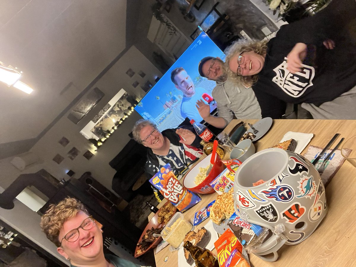 #SuperBowl <a href="/Icke41/">Icke Dommisch</a> #fresskalation #ranNFL