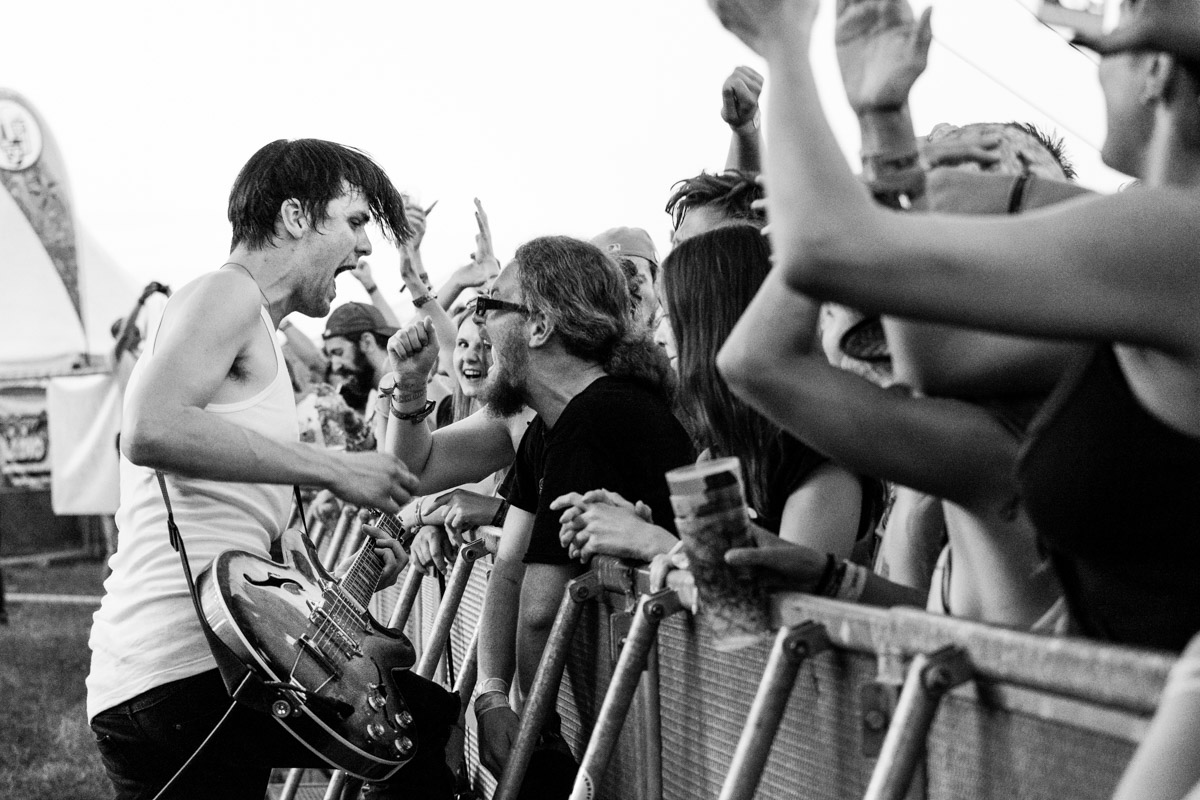PLindenauPhotos's tweet photo. #Photofebruary 13/28:
Dino Memic on guitar for #JayaTheCat at #MightySounds Festival 2015.
#musicphotography #bnwphotography #concertphoto #concertcrowd #musicfestival https://t.co/JXihd88uc8