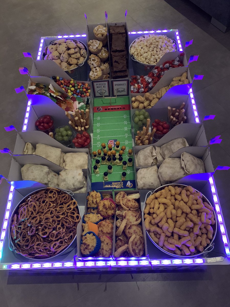PeterBalthazaar's tweet photo. SUPER BOWL TIME 🏈🏟🏈

@ransport #ranSB56 @Icke41 #football #SuperBowl #snackstadion https://t.co/mAZP6bT6DY