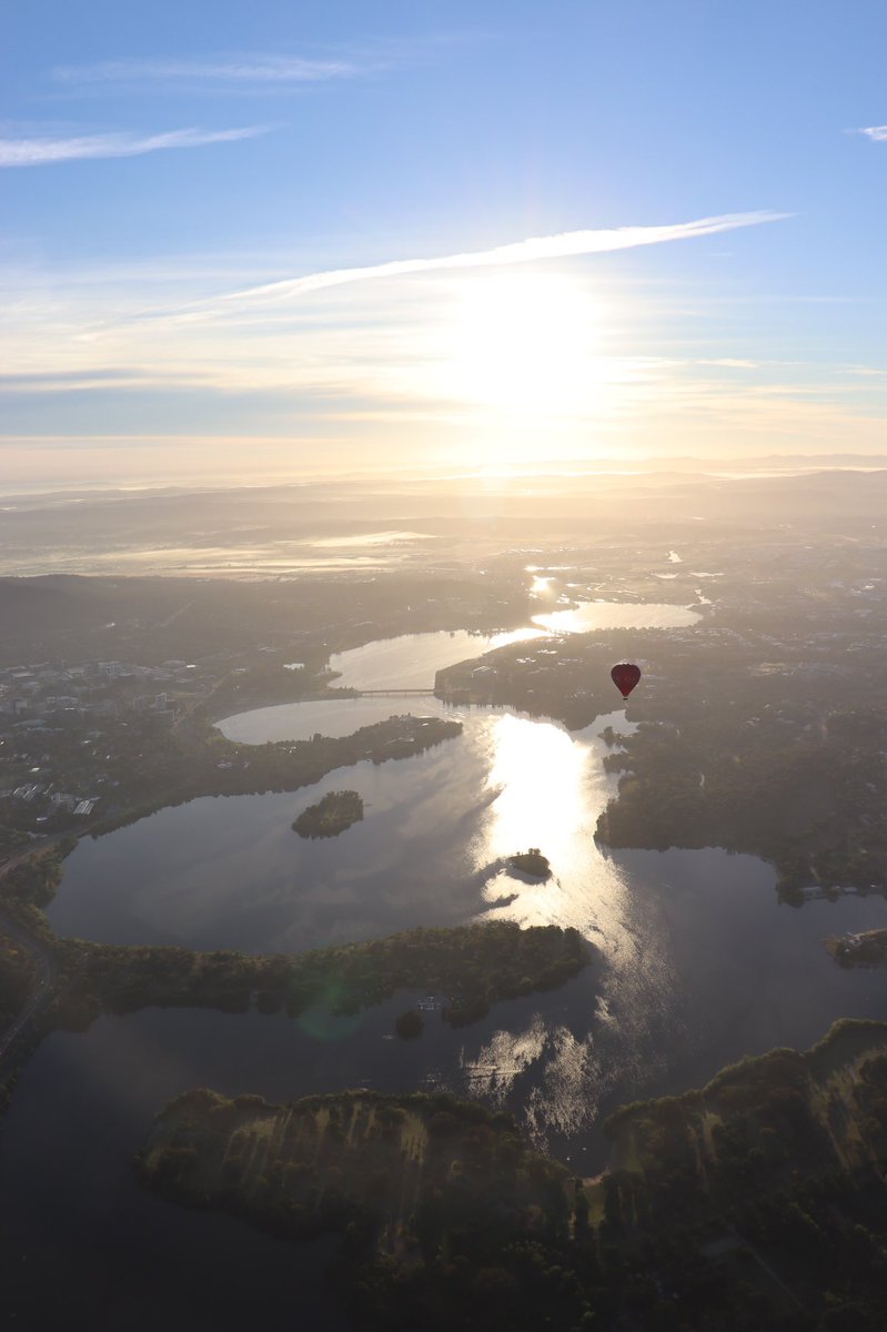 Katrina_351's tweet photo. I have the best partner in the world! I was surprised with a hot air balloon ride this morning 🥰 #ValentinesDay2022 #balloonaloftcanberra #canberra #thisiscanberra #Balloonatic https://t.co/dy4i8FDaJO