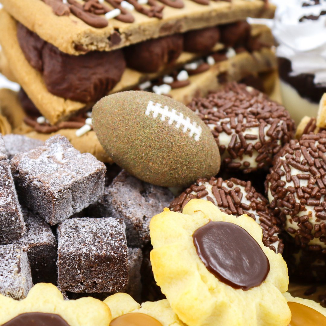 BRILLinspires's tweet photo. It's gameday—but where just here for the treats. No matter who you're rooting for, we're sure you'd love tossing a few of these delicious treats into your mouth.🏈⁠​
#superbowllvi​

#brillinspires #beBRILLIANT #superbowl #gamedaysnacks #chocolatelovers #gameday #superbowlsunday https://t.co/1JbZhkfbfN