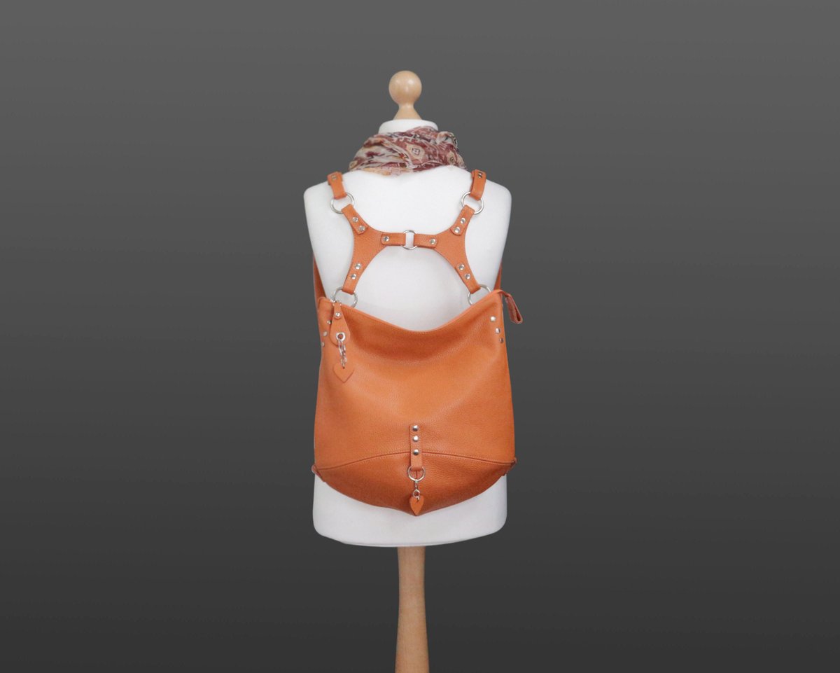 jamaika122's tweet image. etsy.com/listing/114059…  #leatherBackpack #paintedBackpack #HandmadeBackpack  
We can make this backpack in three sizes: S, M, and L. 
 If you want to change the color, just select it from the menu when you purchase it.