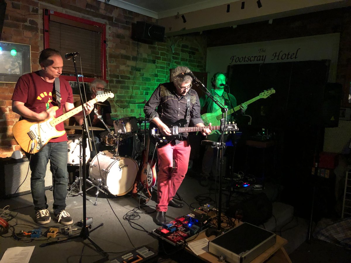 phosphenes_au's tweet photo. The Phosphenes Live at Deep Dives #1, Footscray Hotel, Footscray, 04.02.22 💥🍻
#melbournemusic #livemusic #livescene #livemusicmelbourne #melbournemusos #giggingagain https://t.co/yw18K42Mjv