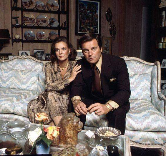 Happy birthday 92 years Robert Wagner, completed last Thursday.  Here with his wife Natalie Wood 