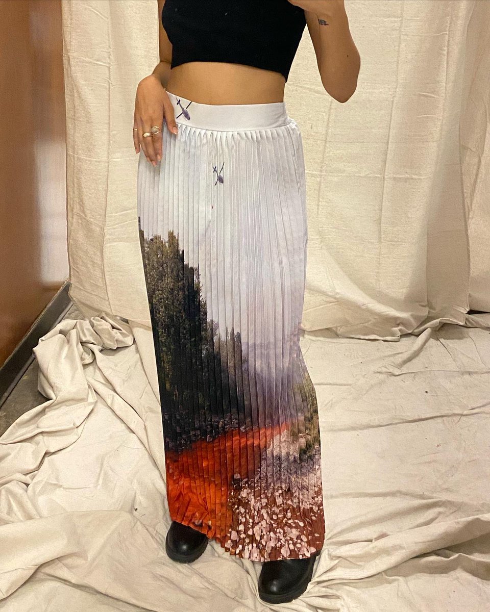 miafrnchsca's tweet photo. look at this skirt … https://t.co/Zy3iVXqOcI