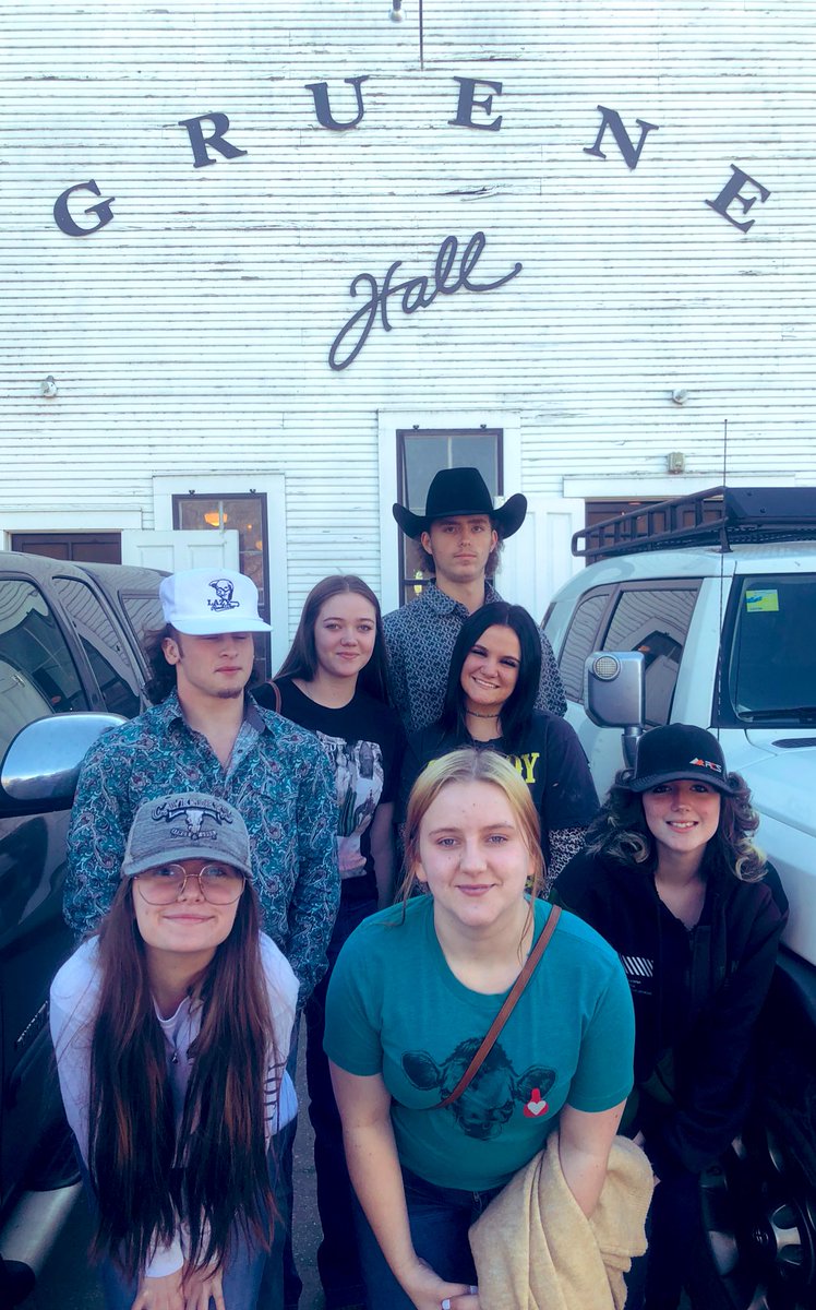 Horse judging teams enjoying a family night before they compete at San Antonio Stock show tomorrow. #CreekAE 💙💛