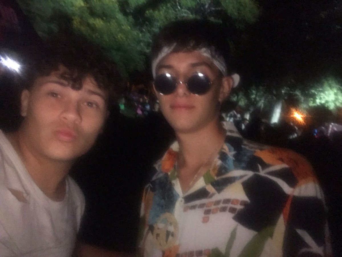 este hippie es el compa de siempre 🤞🏻
