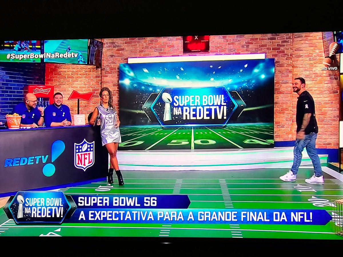 fabiowoficial's tweet image. Graças à lei do mandante, aprovada na gestão do Pr ⁦@jairbolsonaro⁩ , hoje temos o Super Bowl na @RedeTV . Novas emissoras passam a exibir o futebol brasileiro, despertando a atenção do mercado publicitário. De um lado, querem impor a censura, do outro, a livre iniciativa.
