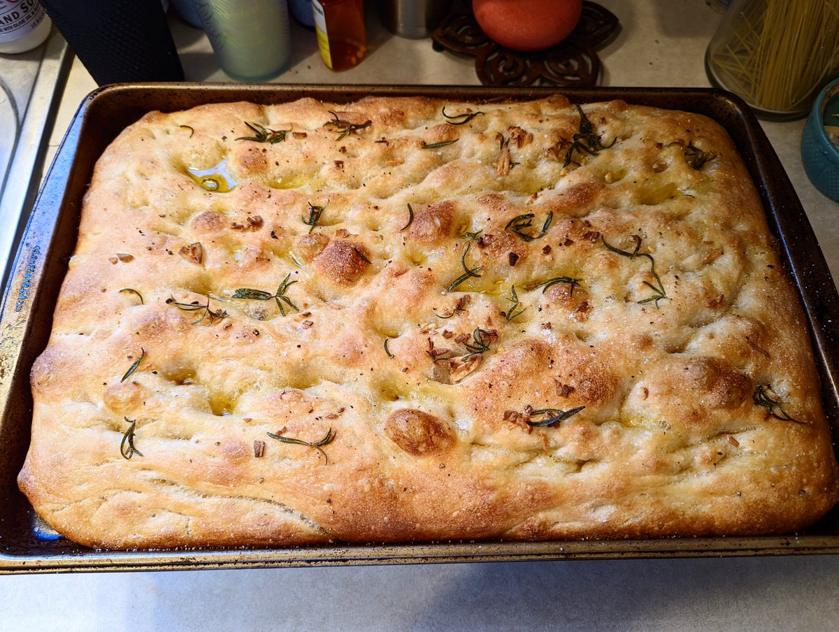charmtypepod's tweet photo. Stages of #Focaccia https://t.co/cgjhYnEXMS