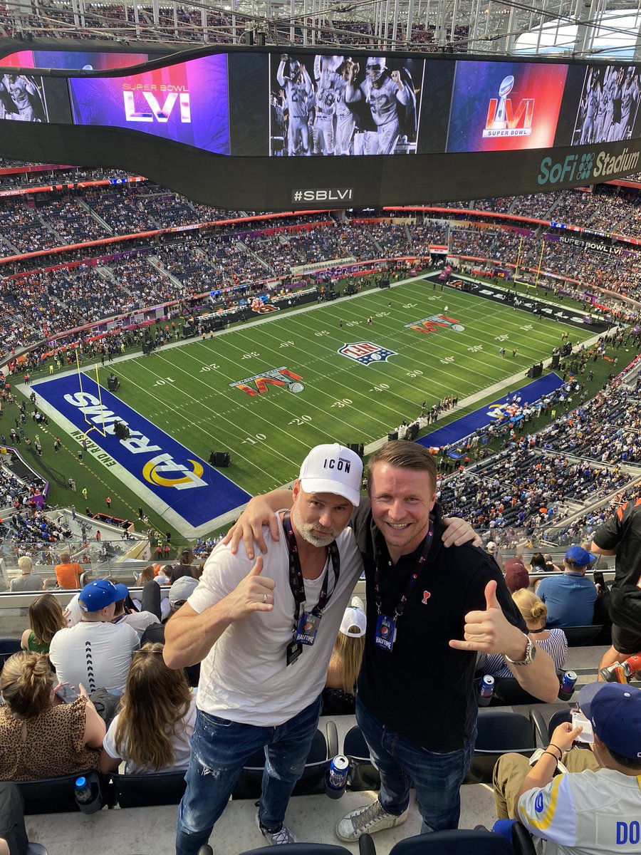 Maik Franz (@maikfranz) on Twitter photo Sprachlos..unglaublich was hier abgeht…🇺🇸🏈🔥 booooom..einfach nur happy. <a href="/Icke41/">Icke Dommisch</a> & @rannfl_suechtig wir flippen für euch mit aus…🥳 #nfl #LosAngeles #SuperBowl Sprachlos..unglaublich was hier abgeht…🇺🇸🏈🔥 booooom..einfach nur happy. <a href="/Icke41/">Icke Dommisch</a> & @rannfl_suechtig wir flippen für euch mit aus…🥳 #nfl #LosAngeles #SuperBowl