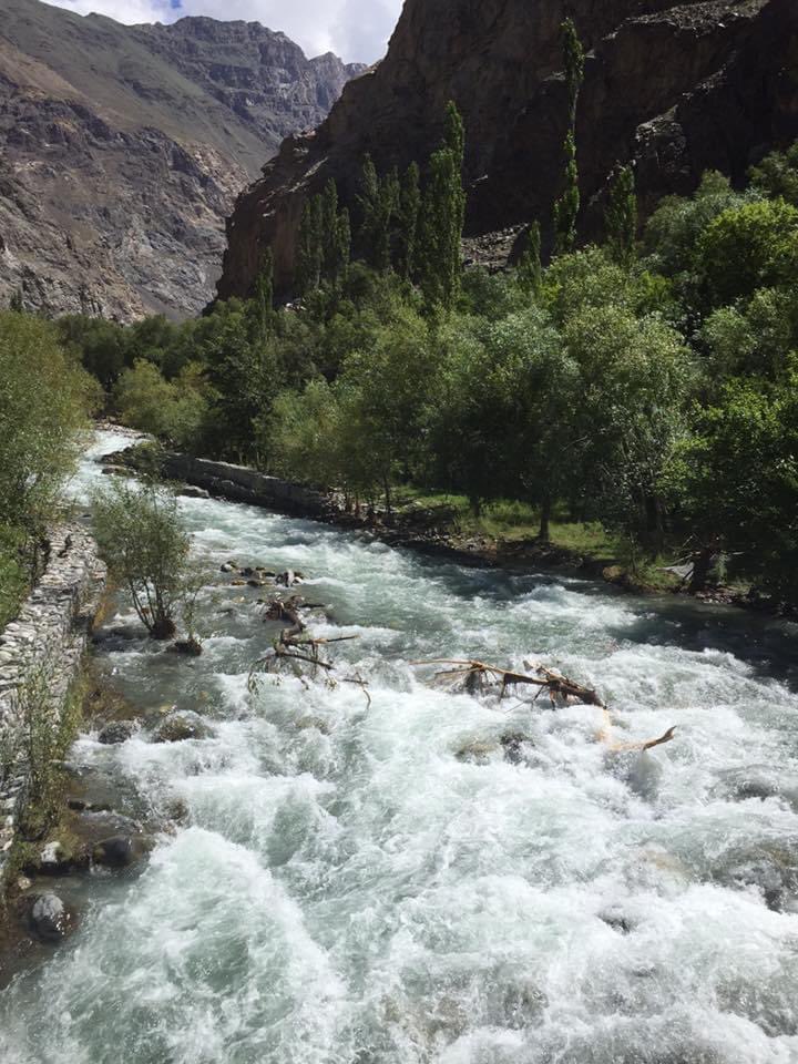 bushran_'s tweet photo. sharing some pics of my parents’ village— gilgit Baltistan, aka “Little Tibet”🏔 #NHsmc https://t.co/iMY4cpWzTl