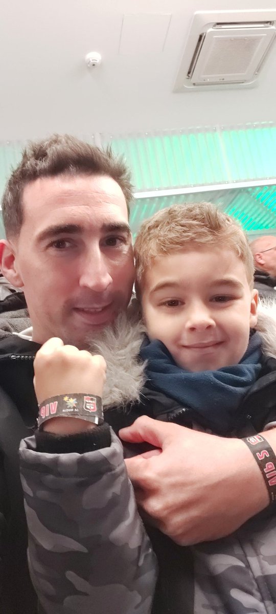 Tarde increíble con mis chicos de <a href="/cfnucia/">CF La Nucía</a>eSports 🤩

@cfnucia que hizo un partidazo para llevarse la victoria y líderes!

Un placer volver a veros 💯😍

🔴⚫🎮⚽️🔴⚫🎮⚽️🔴⚫🎮⚽️