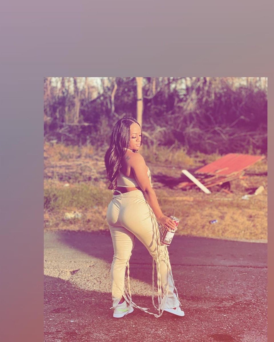 ohhsoosweet's tweet photo. “Go sit down Najai” 
I keep my cup with me #LLZell https://t.co/SYxtqhb9JW