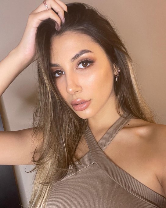 follow me on Instagram: https://t.co/C5DbOhlT2V 🌹 https://t.co/Ia0Ffq8Rn2