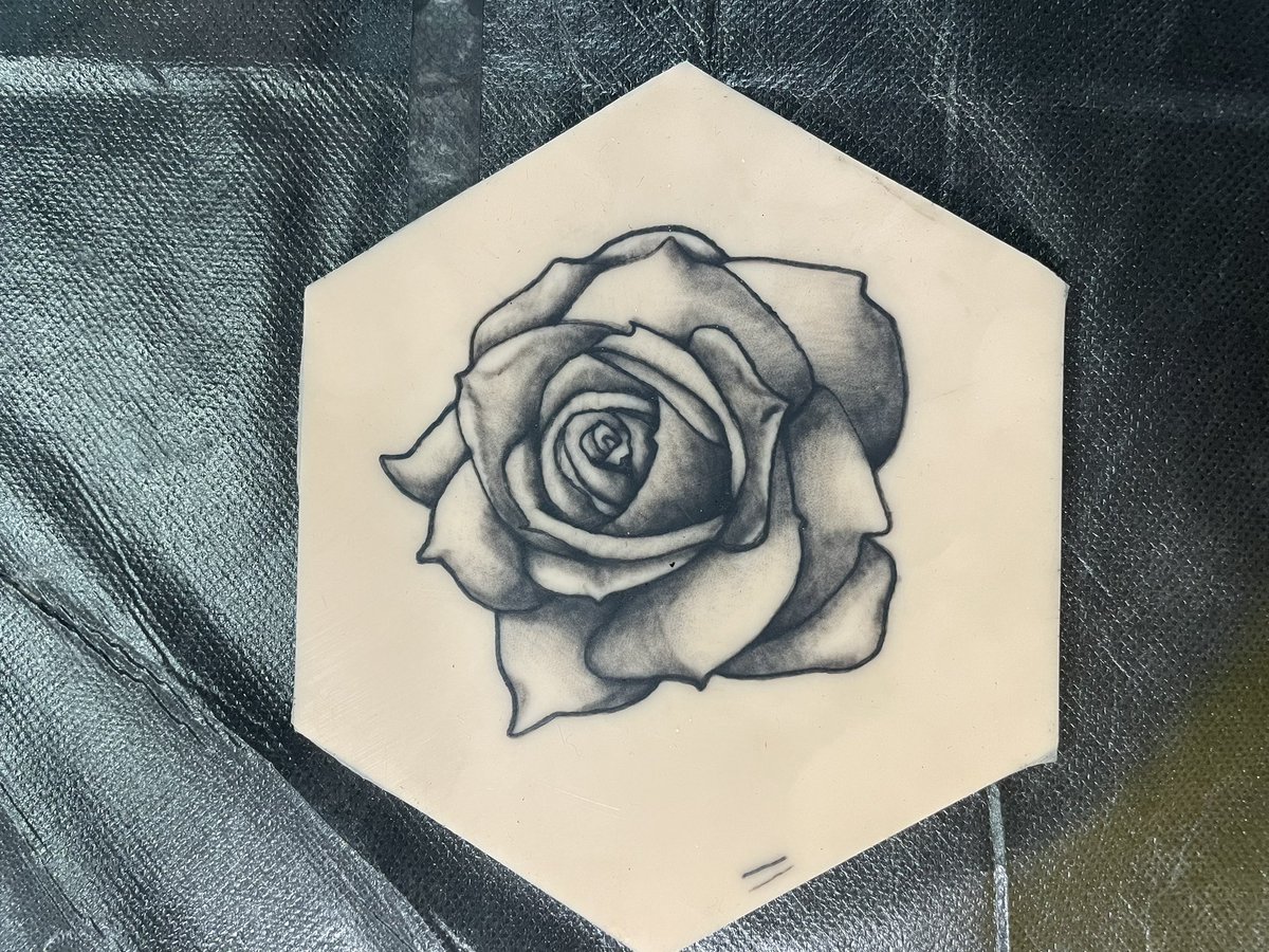 sheepscribbles's tweet image. Some fake skin practice