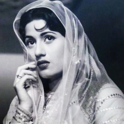 shivanigitte3's tweet photo. कुछ फर्क नही पडता नाम तेरा रझिया हो या राधा....
उडाए होश तौबा, तेरी ऑंखे शराबी 
उडाए होश तौबा, तेरी ऑंखे शराबी 
जमाने मे हुई है, इन्हींसे  हर खराबी 
बूलाए छाव कोई ,पुकारे धूप कोई
तेरा हो रंग कोई, तेरा हो रूप कोई
कुछ फर्क नही पडता नाम तेरा रझिया हो या राधा....❤
#Madhubala https://t.co/tLeq7nStSL