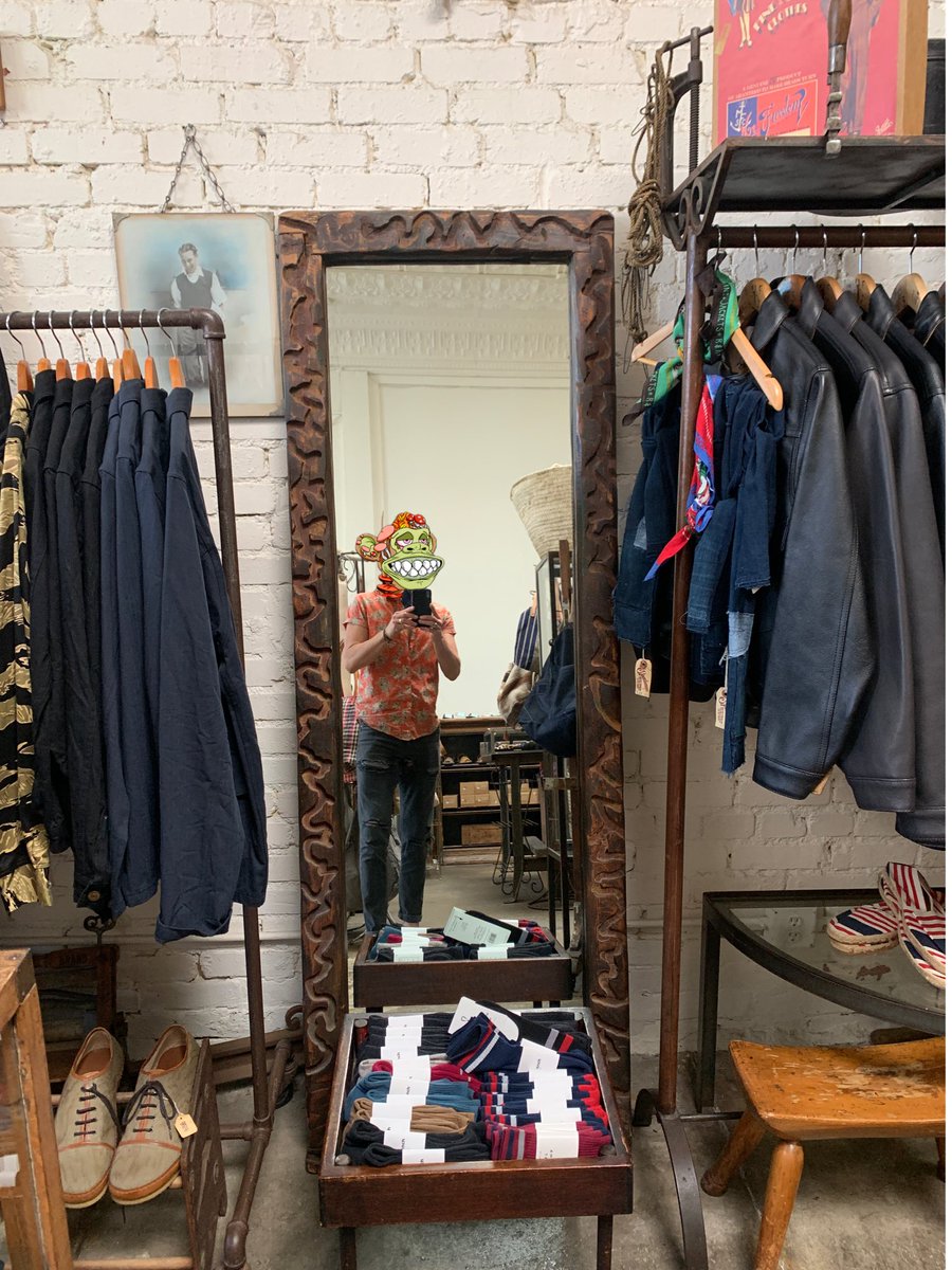 RoscoSmiles's tweet photo. when in LA... new digs.
#duxton #MAYC #bayc #SuperBowl #nftfashion https://t.co/yefScS9cAZ