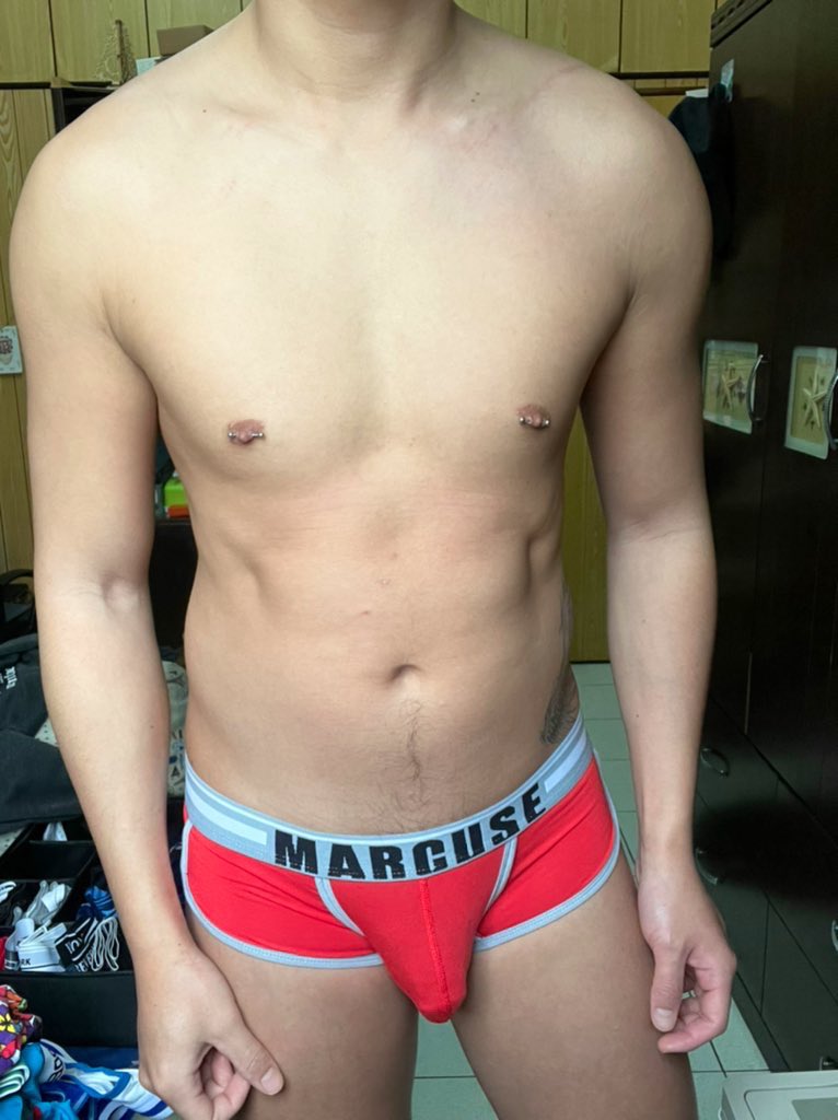 thisoneislazy's tweet image. 今天穿這件運動