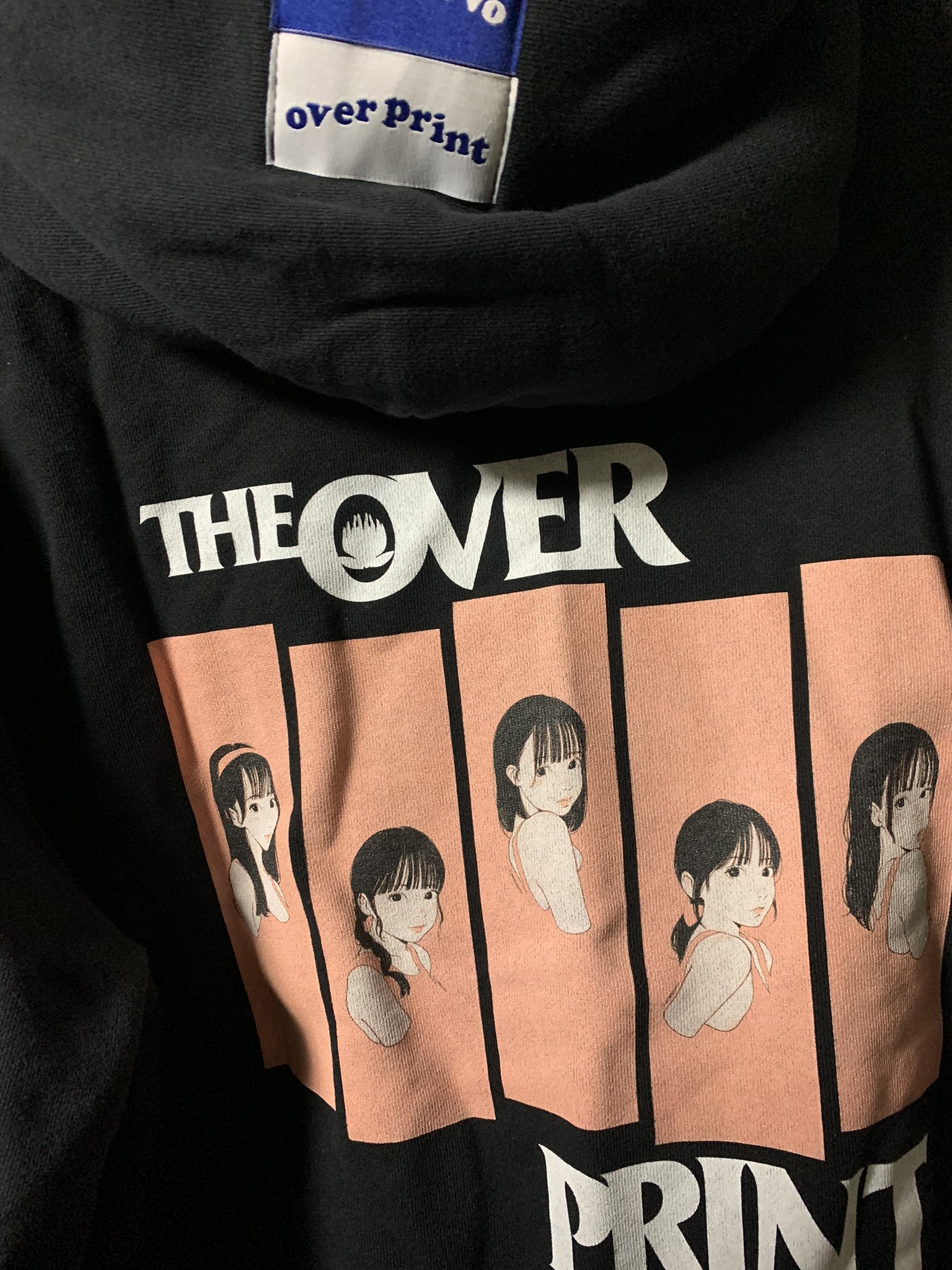 Edy 古塔つみと仲良しブランド Over Print Overofficial1 は 今回のディズニーフォント盗用以外も昔からいろいろやってる トレスイラストをどんどん商品化してさぞ儲かったでしょ ここ もしくは古塔も中の人なのかもしれない 古塔つみ