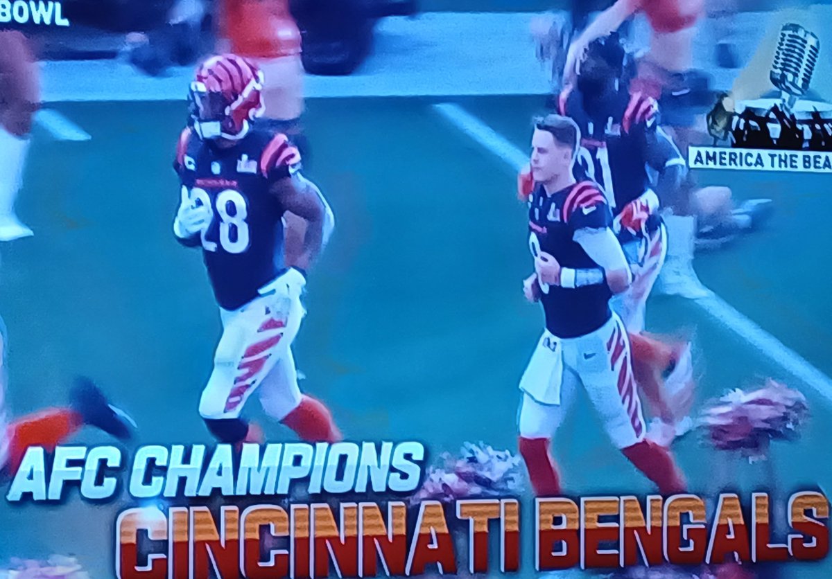 VeroniqueVacher's tweet photo. Super Bowl avec #SBLVI 
#equipenfl 😻🎁
@RamsReml #LA @Bengals🦁🐈 #CincinnatiBengals 🏈🏆 à fond ave Les Tigres 🤩 ! Merci au super explication de @sejeansebastien🎙100% de réussite 🏈 https://t.co/dliT4eTdmM
