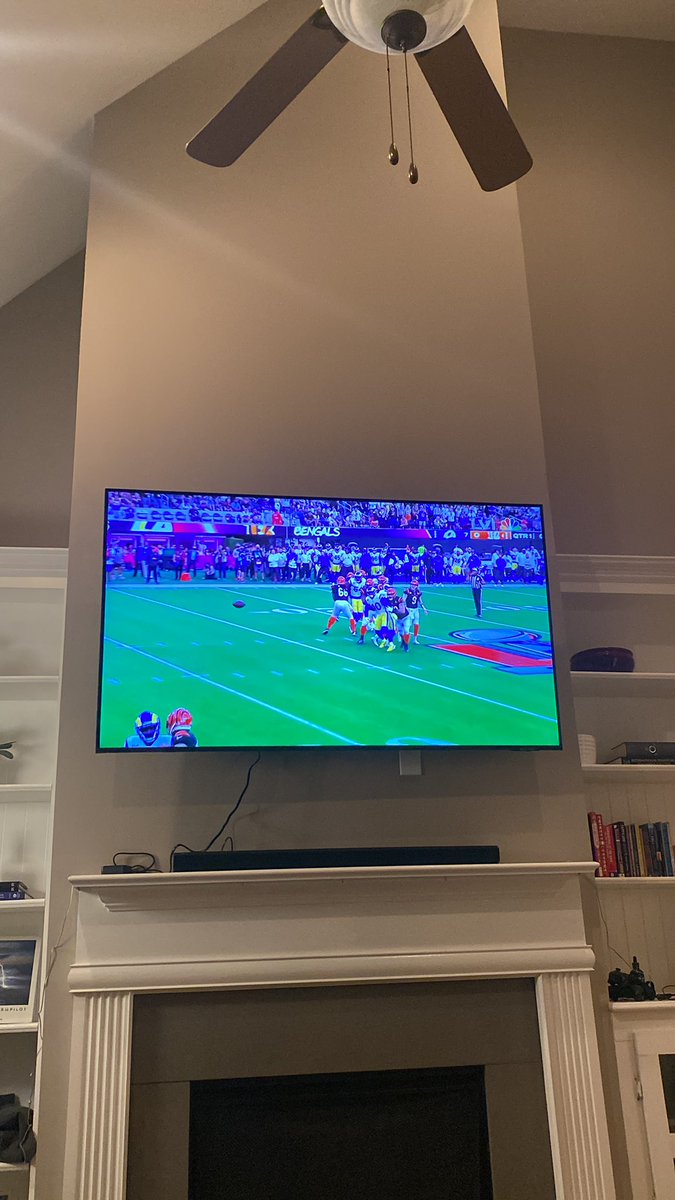 YoungJaeR98's tweet photo. @bama_gump’s home cheering for my hometown’s team! Let’s go Rams! #RamsHouse #SuperBowlSunday #LosAngeles https://t.co/5w1utTryYD