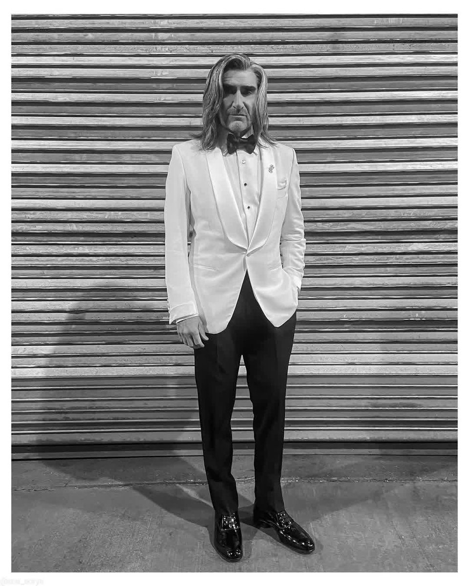 LeonieWoolf's tweet photo. Behind the scenes with Eugene Levy #ThrillDriver #SuperBowl
(📸 Ana Sorys Instagram)
https://t.co/vUsGfngJas
——
🏈🖤 #BTS with the #SuperBowl #Superhero #EugeneLevy as #Dragon in #ThrillDriver wearing #TomFord for @nissanusa #WigDesign #WigStylist #Wig #HairStylist https://t.co/c4zVfwbMuC