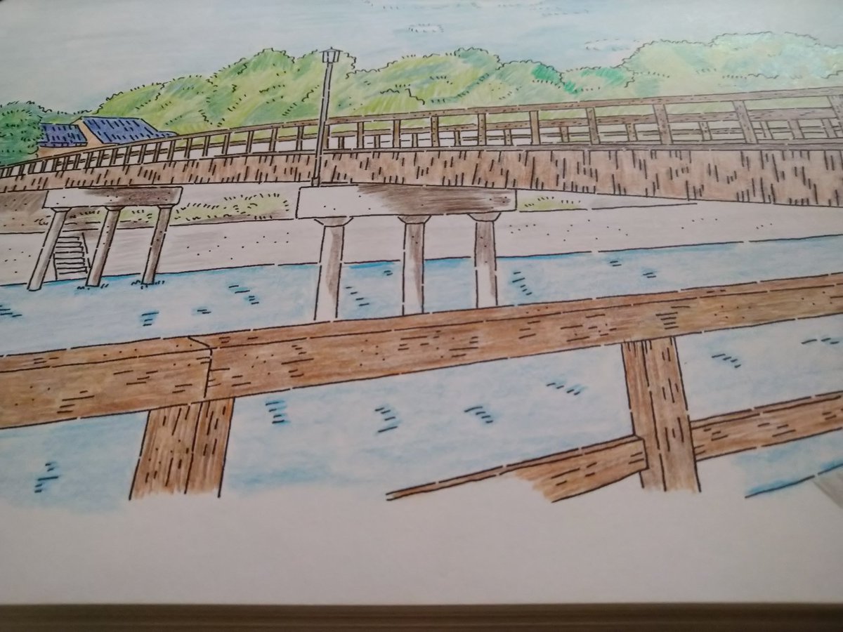 #大人の塗り絵
#金沢の四季
#梅ノ橋
明治期、浅野川沿いに並んでいた芝居小屋や見世物小屋とひがし茶屋街をつなぐ目的で、地元の有志がかけた橋。洪水によって25年間橋が消えたが、昭和53年に復元、卯辰山を背景とした風情ある景色がよみがえった。