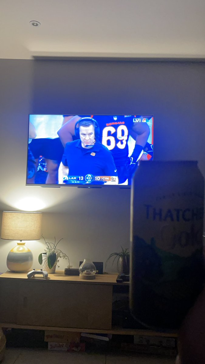 FinnWalder's tweet photo. Cider and super bowl cant beat it #lashison #NfL #SuperBowlLVI https://t.co/q7B3gjGguY