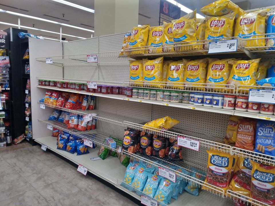 WendyBullPgh's tweet photo. OMG - no Tostitos only store brands and Lays chips at Super Bowl halftime! Ladies and Gentlemen, we are officially a communist country!!! #KarenOfKarens #RightWingSnowflake #Triggered #Tostitos https://t.co/m9JLe8K7lx