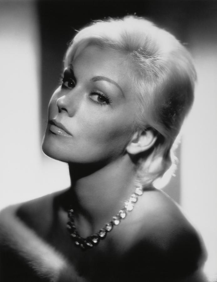 Happy 89th Birthday to the wonderful Kim Novak! Wishing her all the best and a healthy year ahead 