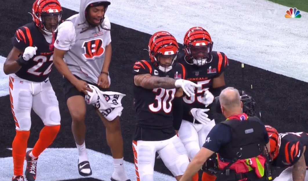 BussinWTB's tweet image. Taking credit for a group project you did zero work for