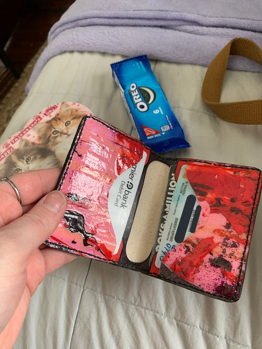 HannahRoberts29's tweet photo. Hi let’s talk about the fact that my bf made me a wallet out of one of my old painting that I was going to just throw away. https://t.co/IsaV7ePqzi