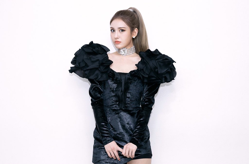 liIasvault's tweet photo. Ajá, I'm on the next #5th𝔇_𝕷evel! 🌋♡ Por lo que fresquita como una lechuga les presumo mi lugar V.I.P en el #ℂruel𝔸ngels𝟚nd𝙲𝙱 el cual me gane con esfuerzo y sudor, mis skills de stan N*#1 de estas borregas no podían merecer menos so here we go! https://t.co/8tzIZpFaxk